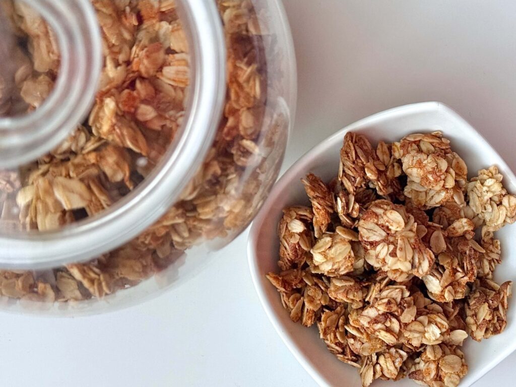 egyszerű fehérjés granola proteinporral, fahéjasan otthon készíte