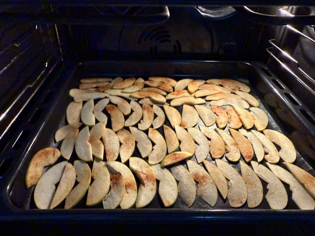 ropogós almachips házilag sütőben